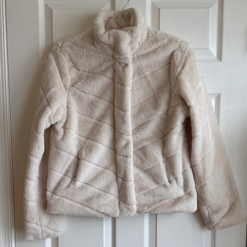 Elegant Cream Faux Fur Jacket for Women